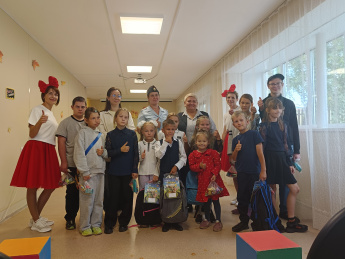 "Каждого ребенка за парту"